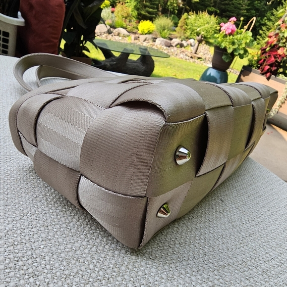 Harveys Tan Cream Color Seatbelt Bag Medium Size - Picture 10 of 10